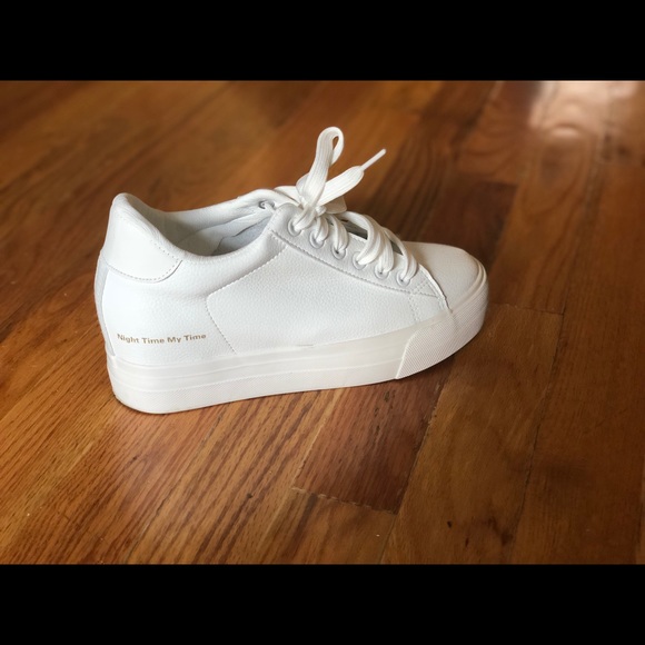 White shoes - 6.5 US sizing for women - Picture 1 of 3